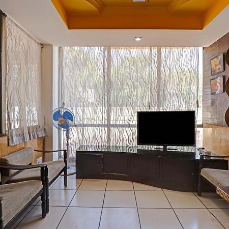Oyo Flagship 80463 Hotel Mini Palace Vadodara Eksteriør bilde