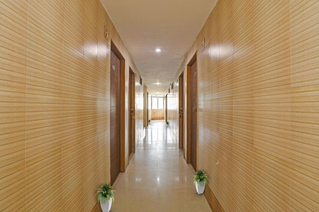 Oyo Flagship 80463 Hotel Mini Palace Vadodara Eksteriør bilde