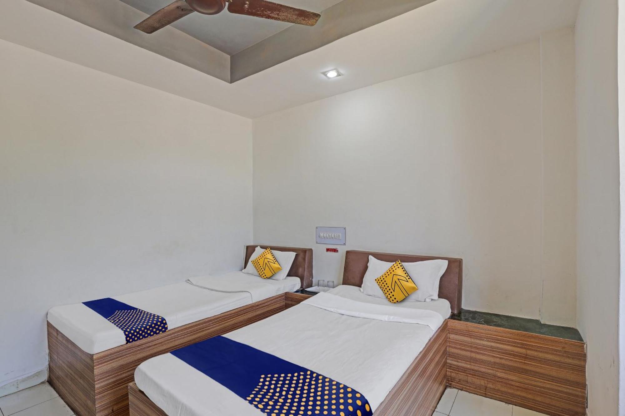 Oyo Flagship 80463 Hotel Mini Palace Vadodara Eksteriør bilde