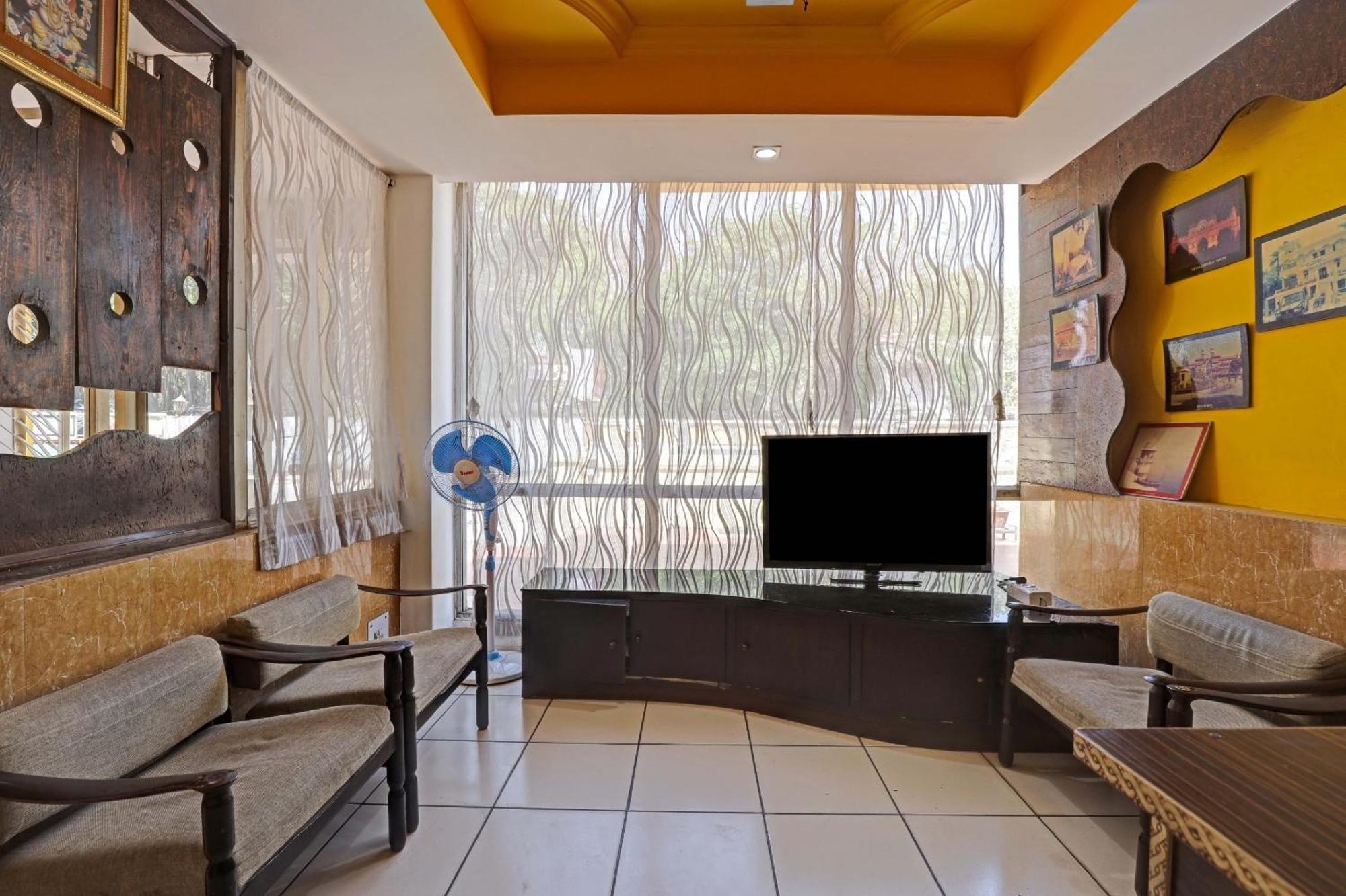 Oyo Flagship 80463 Hotel Mini Palace Vadodara Eksteriør bilde